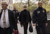 美国前参议员鲍勃·梅嫩德斯的妻子因行贿被判有罪